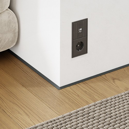 Микроплинтус алюминиевый Modern Decor RAL 9005 Черный 84-89-55 2500×16×6