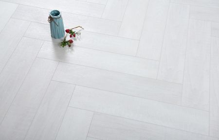 Кварц виниловое покрытие Stone Floor Елочка Дуб Лунный свет 153901 HP