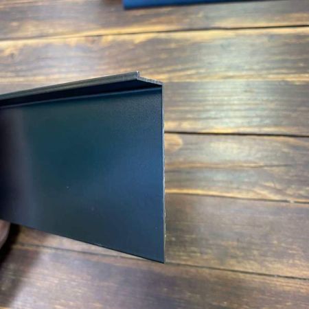 Плинтус Скрытый профиль Черный Г образный с кантом 2 мм