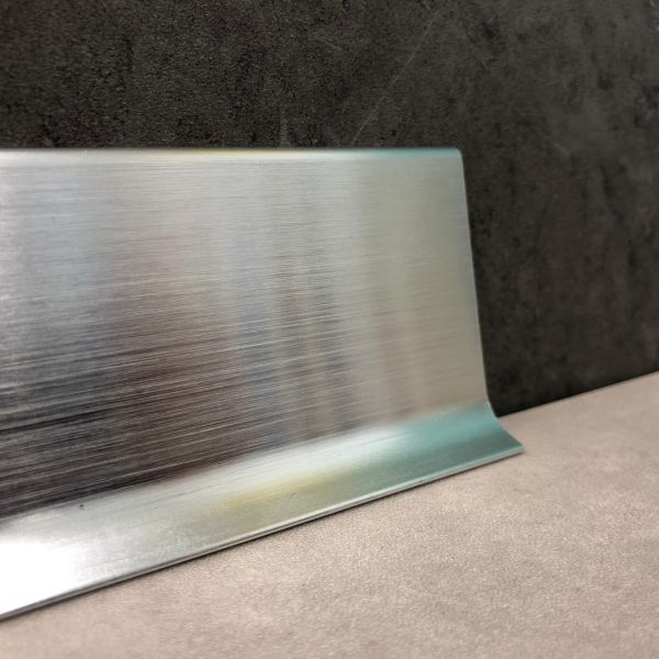Плинтус Profilpas Metal Line 90 сатинированный серебро  сапожок