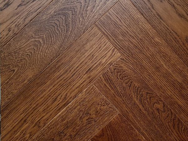 Паркетная доска GoldenWood Английская Елочка Дуб Шоколад Рустик, замок 5G матовый лак