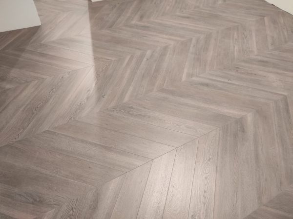 Ламинат CBM OSTROST Орех Чески 512