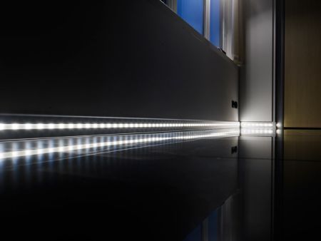 Плинтус  кабельный с подсветкой  ALP-65 led