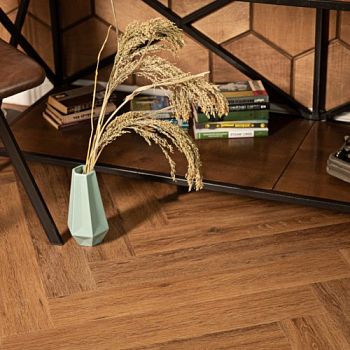Кварцвиниловый SPC ламинат Vinilam Parquet Herringbone Паркет Де Вилль IS11210 венгерская елка 720×120×6,5