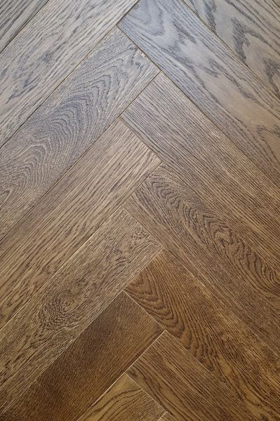 Паркетная доска GoldenWood Английская Елочка Дуб Шоколад Рустик, замок 5G матовый лак