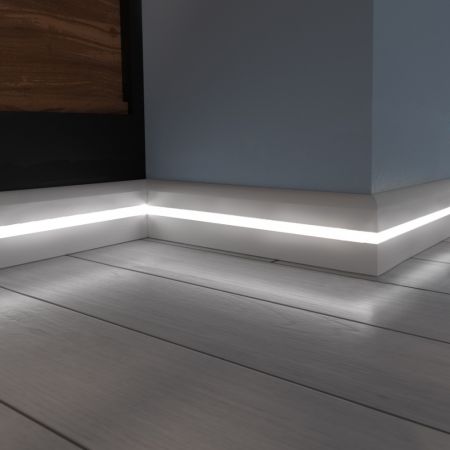 Плинтус Evrowood МДФ Белый PN 050 Led 2000×80×12